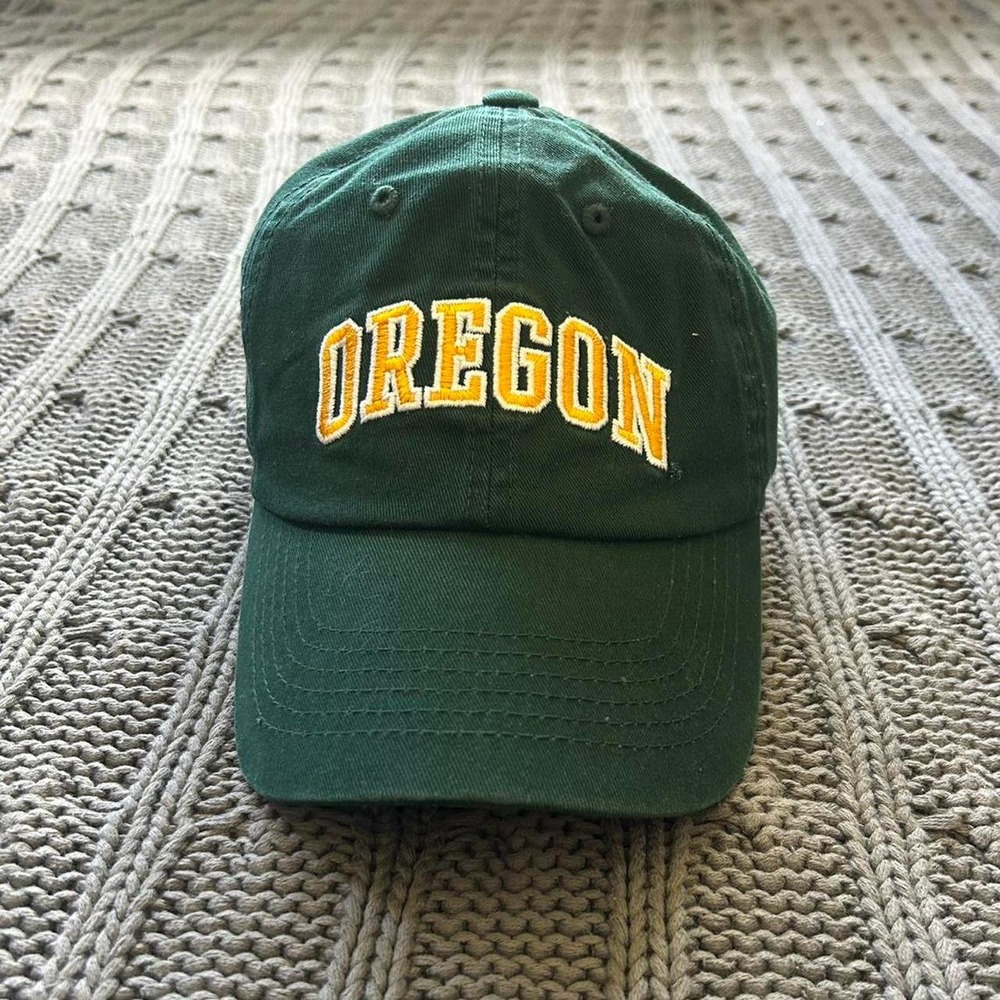 Vintage Oregon Ducks strapback hat 🌲